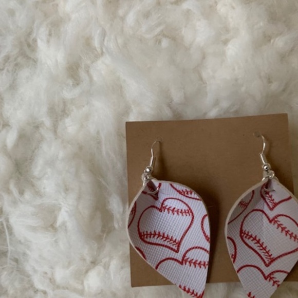 Be Sporty Earrings - Picture 2 of 5